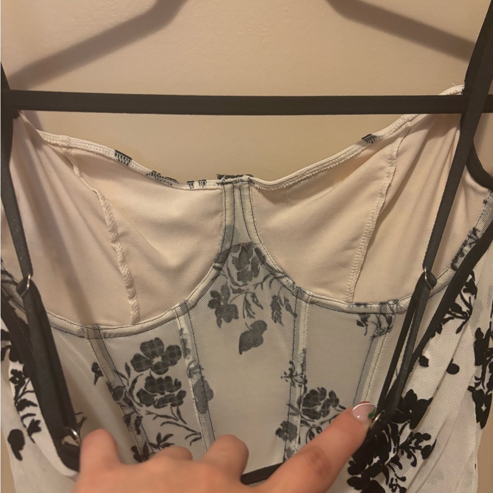 Black and White Floral Women's Top - Picture 3 of 4